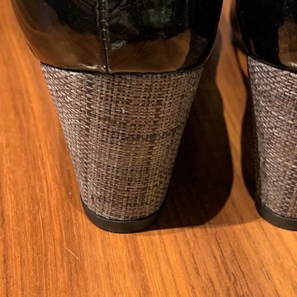 Stuart Weitzman black real patten leather pump, sz 8.5, EUC, heel detail - Picture 9 of 16